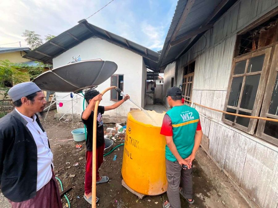 WIZ Salurkan 7.000 Liter Air Bersih untuk Penyintas Bencana di Desa Peringatin Nagekeo