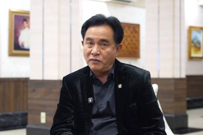 Yusril ingatkan WNI waspadai tawaran kerja bergaji tinggi