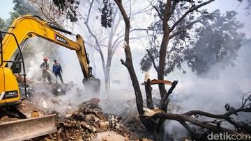 Kebakaran Sampah di Tangsel Bak Lahan Gambut, Api Nyala di Kedalaman 3 Meter