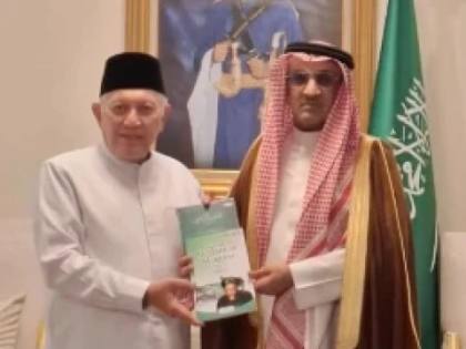 Gus Kikin Silaturahim ke Duta Besar Arab Saudi, Serahkan Karya Hadratussyekh KH Hasyim Asy’ari