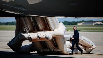 Masalah Baru di Air Force One Bikin Perjalanan Trump Tertunda
