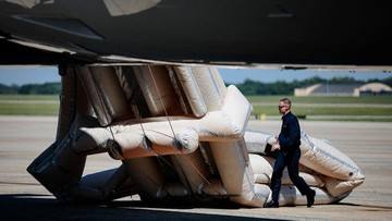 Masalah Baru di Air Force One Bikin Perjalanan Trump Tertunda