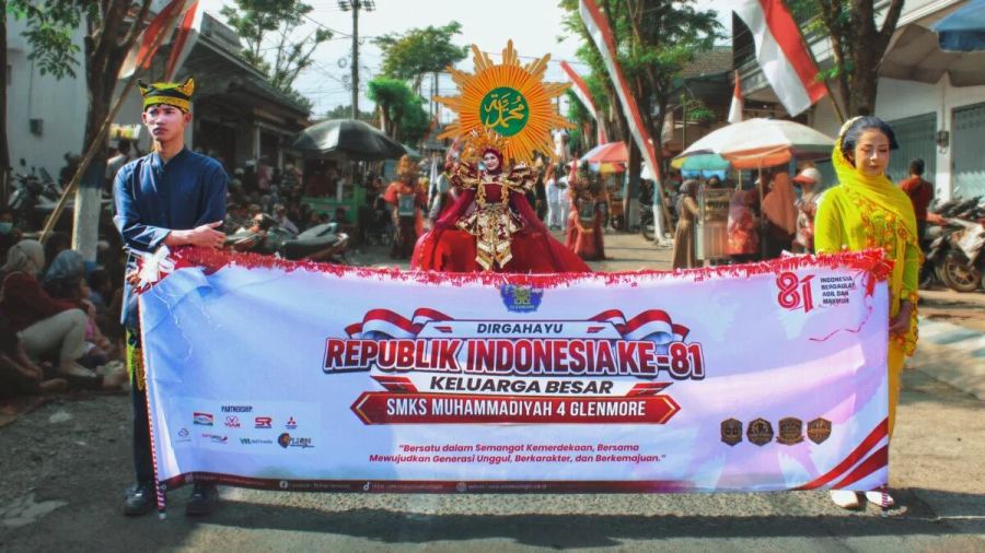Lestarikan Budaya Agraris, SMKS Muhammadiyah 4 Glenmore Tampilkan Tema Petik Padi