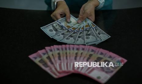 Rupiah Melemah ke Rp 17.646 per Dolar AS, Sementara Cadangan Devisa Naik