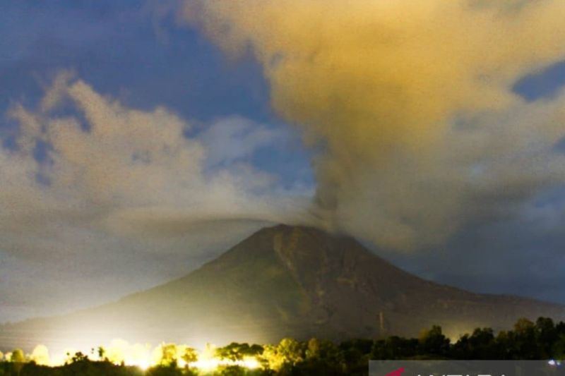 Gunung Sinabung Siaga, Pemkab Karo evakuasi warga dua desa