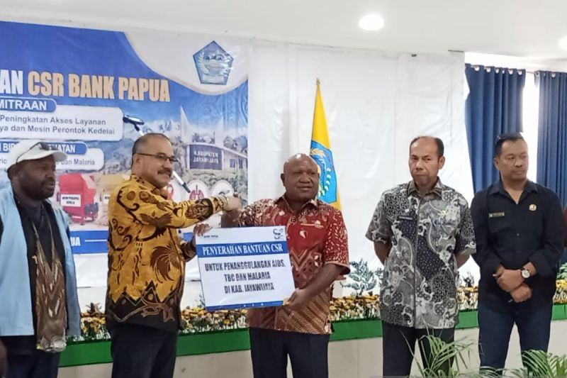 Bank Papua salurkan bansos ke Jayawijaya tingkatkan layanan publik
