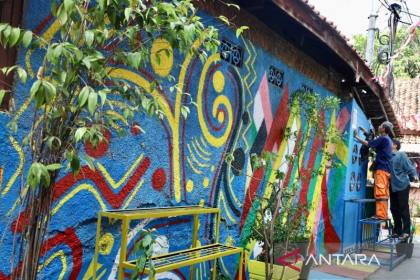 Kelurahan Cikini tata Gang Guru Demar dengan mural dan tanaman