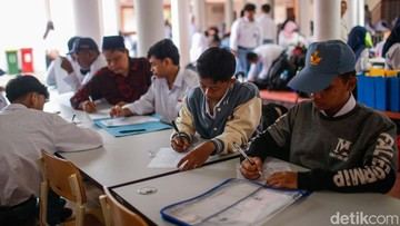 Pengamen-Belum Pernah Sekolah Bisa Masuk Sekolah Rakyat, Tanpa Tes Akademik