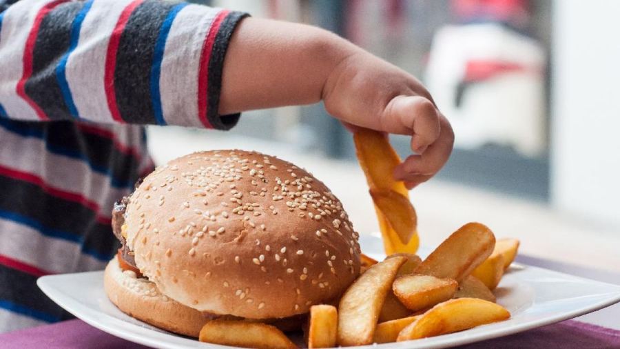 Ini Makanan Perusak Konsentrasi Anak yang Perlu Dibatasi