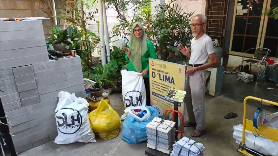 Kisah Sepasang Lansia Kelurahan Karampuang Makassar Kelola Bank Sampah