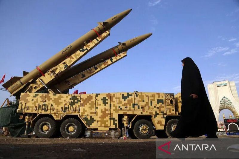 Militer Iran lancarkan serangan ke pangkalan AS di UEA, Kuwait