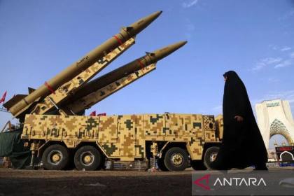 Militer Iran lancarkan serangan ke pangkalan AS di UEA, Kuwait