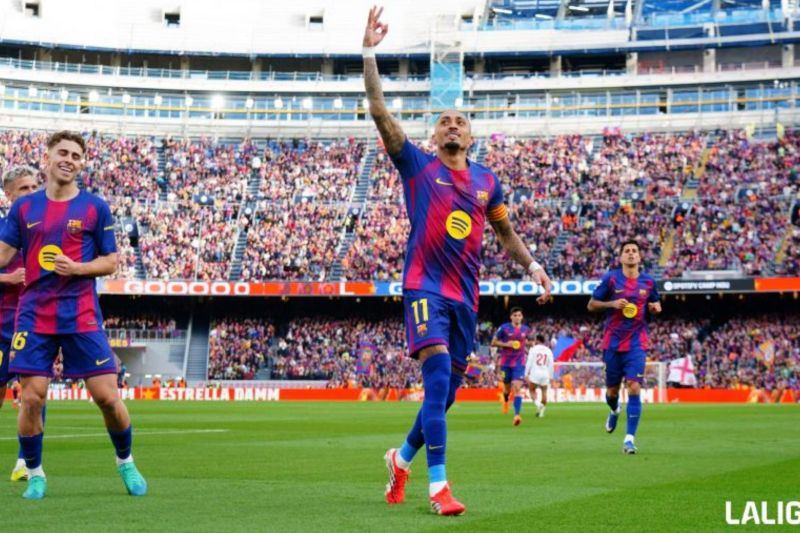 Raphinha nikmati peran barunya sebagai penyerang tengah Barcelona