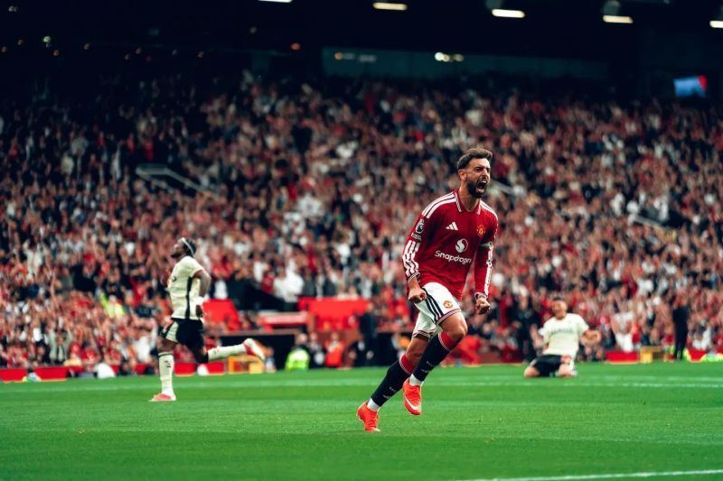Bruno hattrick, MU raih kemenangan pertama setelah hajar Ipswich 5-2