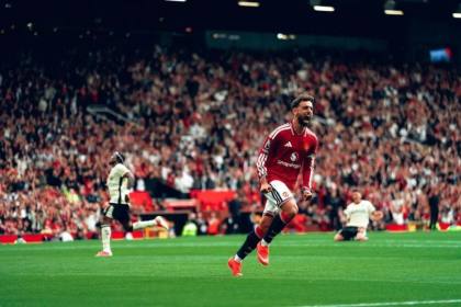 Bruno hattrick, MU raih kemenangan pertama setelah hajar Ipswich 5-2
