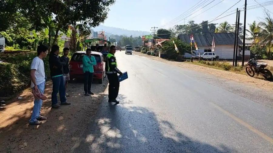 Honda CRF vs Yamaha Aerox Adu Banteng di Jalan Poros Unaaha-Kendari, Diduga Hilang Kendali