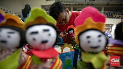 FOTO: Siswa SLB Asah Kreativitas Lewat Seni Kriya Budaya Betawi