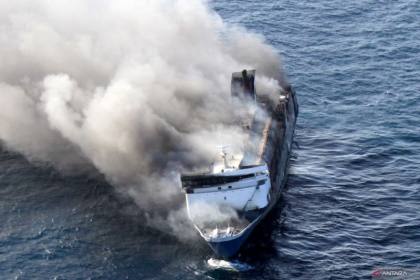 Kapal feri terbakar di Filipina, lima tewas dan 87 hilang