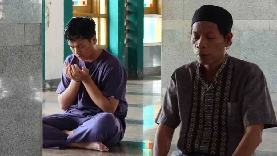 Bacaan Dzikir dan Doa Setelah Sholat Wajib 5 Waktu dalam Bahasa Arab/ Lain beserta Terjemahannya