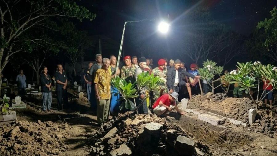 KOKAM Cerme Antar Ketua PCM Menganti ke Peristirahatan Terakhir