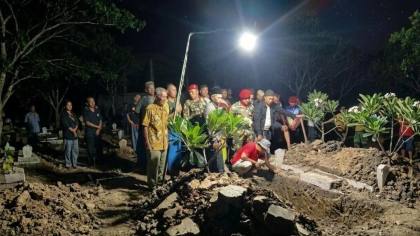 KOKAM Cerme Antar Ketua PCM Menganti ke Peristirahatan Terakhir