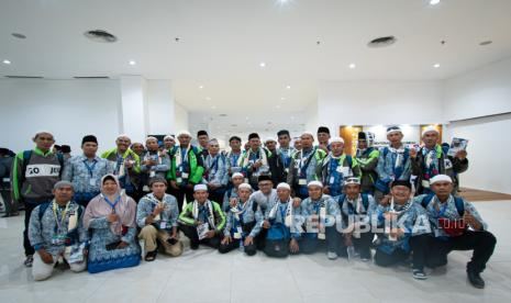 Puluhan Mitra Driver Gojek Berangkat Umrah Gratis dari Bandara Soekarno-Hatta