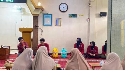 Mahasiswa PLP Umsida Edukasi Warga Gowah tentang Pemilahan Sampah