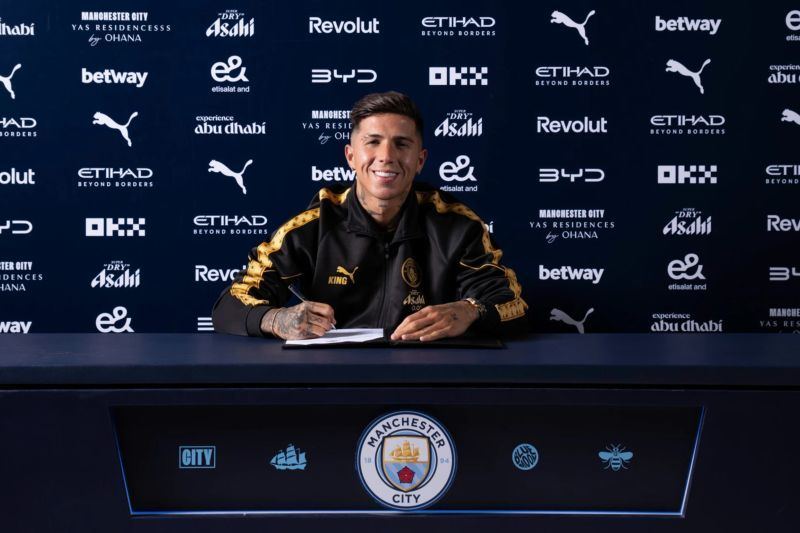 Manchester City hadirkan Enzo Fernandez dari Chelsea
