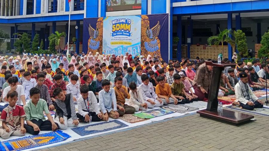 Ikhtiar dan Doa untuk Negeri, Siswa SD Muhammadiyah Manyar Laksanakan Salat Istisqa