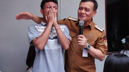 Ahmad Luthfi Bantu Uang Kuliah hingga Kos Mahasiswa NTT di Jateng
