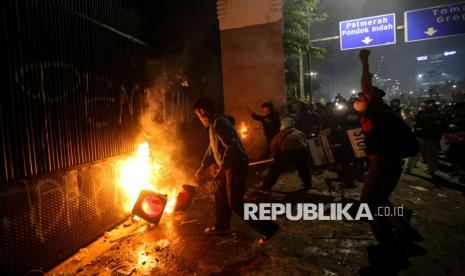 Komnas HAM Dorong Polisi Selidiki Ormas Perusuh 27 Agustus