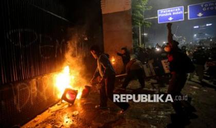 Komnas HAM Dorong Polisi Selidiki Ormas Perusuh 27 Agustus