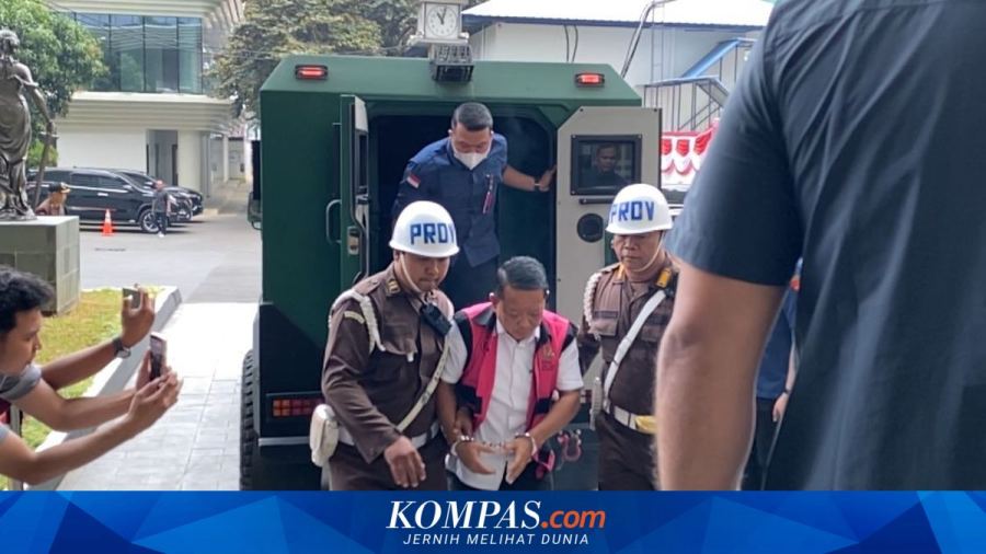 Febrie Adriansyah Tiba di Kejagung, Langsung Digiring ke Ruang Pemeriksaan