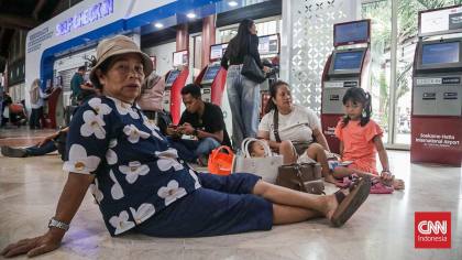 FOTO: Penutupan Bandara Soetta Imbas Erupsi Gunung Anak Krakatau