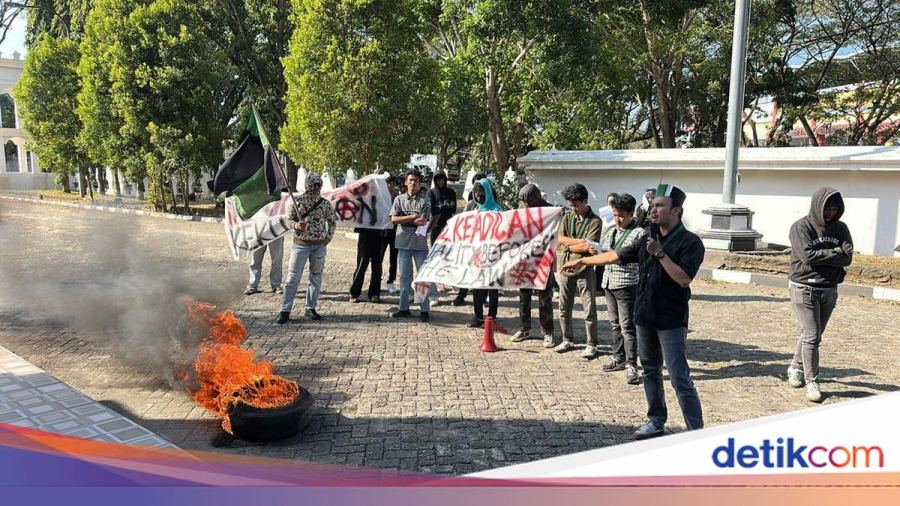 BK Didemo gegara Lambat Usut Kasus Ketua DPRD Bone Diduga Aniaya Staf