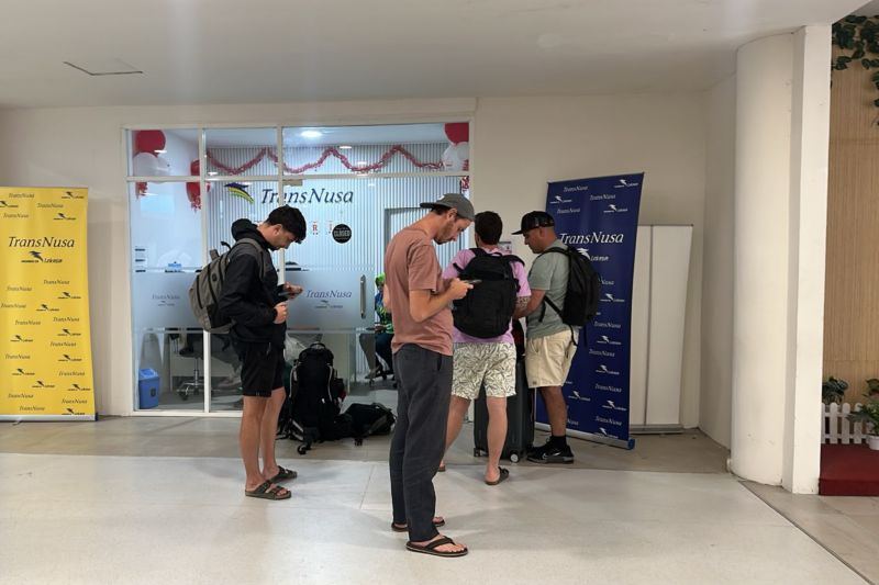 Penerbangan di Bandara Lombok masih terdampak abu vulkanik Krakatau