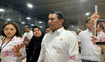 Mentan Amran Pastikan Pangan Korban Gempa NTT Terpenuhi, Bulog Salurkan Ribuan Ton Beras