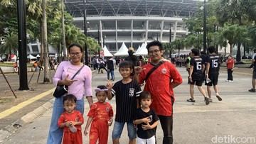 Cerita Rahmat Boyong 4 Bocah Nonton Persija Vs Persib di GBK