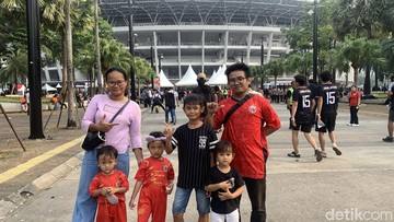 Cerita Rahmat Boyong 4 Bocah Nonton Persija Vs Persib di GBK