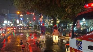 Tumpahan Oli di Jl Margonda Depok Bikin Pengendara Jatuh, 3 Orang Terluka