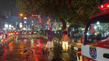 Tumpahan Oli di Jl Margonda Depok Bikin Pengendara Jatuh, 3 Orang Terluka