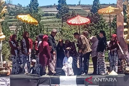 Belasan anak berambut gimbal ikuti ruwatan di DCF 2026