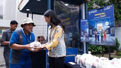 HUT ke-28, Livin' Mandiri Berbagi Paket Rp28 bagi Pekerja Lapangan