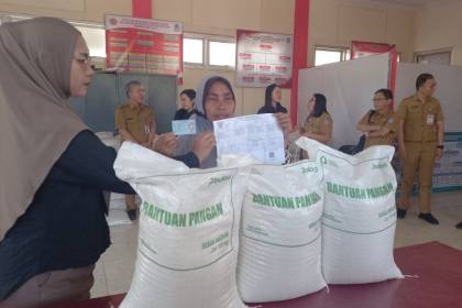 Bantuan pangan menyalakan harapan dapur beralas tanah