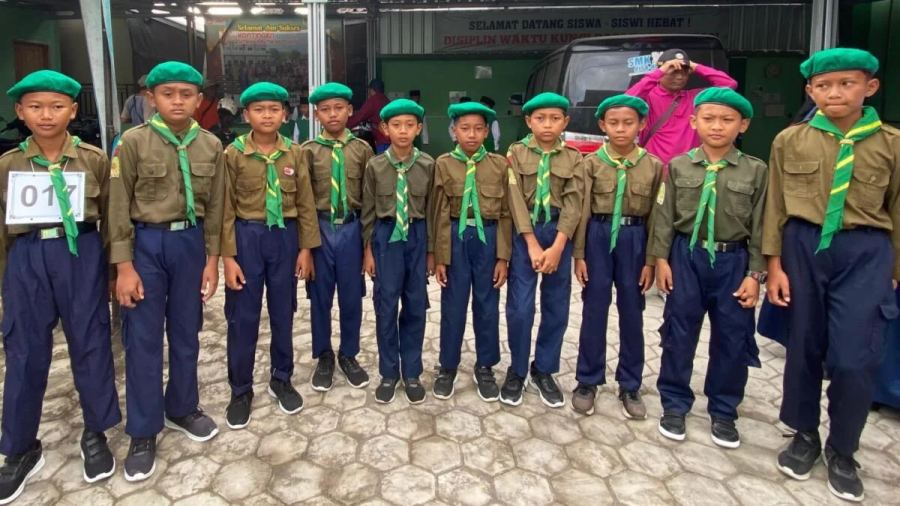 Borong Juara, AUM MI Cabang Muhammadiyah Cakru Jember Sukses Taklukkan Gerak Jalan HUT ke-81 RI Kencong
