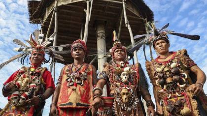 Suku Dayak Pedalaman Dapat Privilege: Pendek & Bertato Bisa Masuk TNI