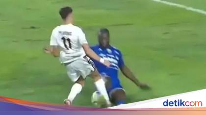 Sentil Keputusan Wasit, Darije Kalezic Heran Penalti PSM Dianulir VAR
