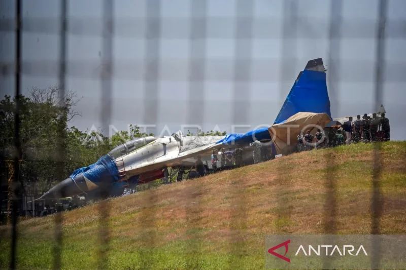 Rem bermasalah, Sukhoi TNI AU keluar landasan di Hasanuddin