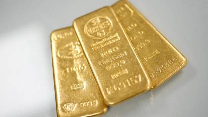 Harga Emas Dunia Turun 2%, Data Tenaga Kerja AS Jadi Pemberat