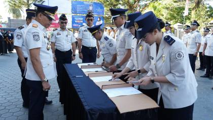 Kakanwil Ditjen Imigrasi Sultra Lantik Dua Pejabat Non manajerial | LPP RRI